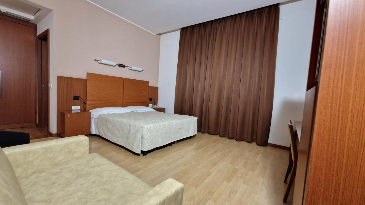 Bella Italia Palace Hotel Νοβάρα Εξωτερικό φωτογραφία