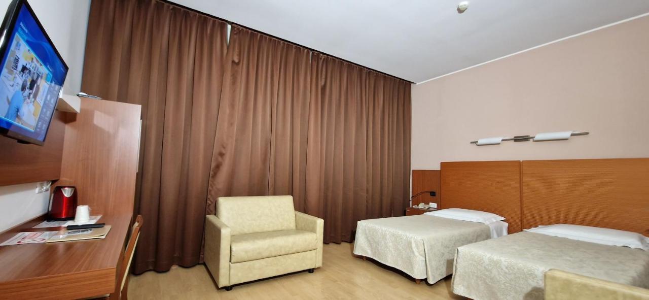 Bella Italia Palace Hotel Νοβάρα Εξωτερικό φωτογραφία