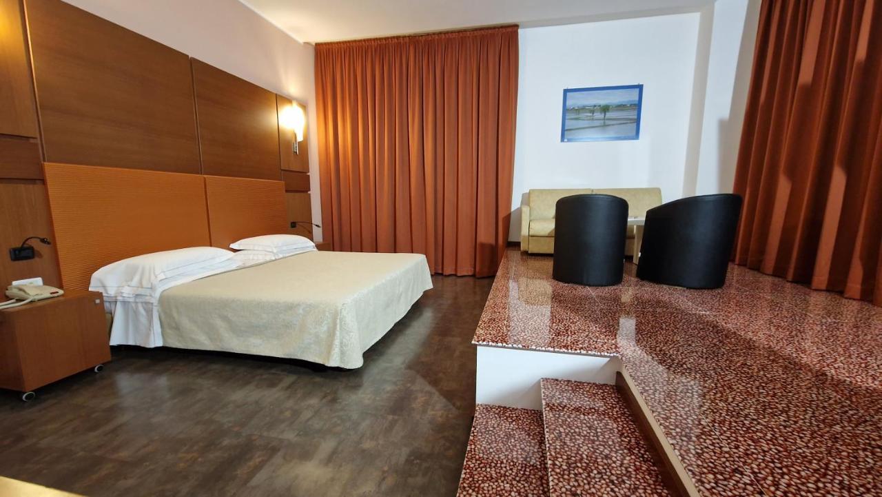 Bella Italia Palace Hotel Νοβάρα Εξωτερικό φωτογραφία