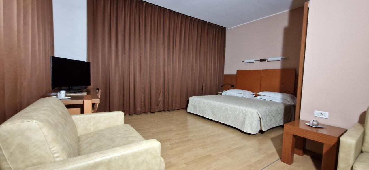 Bella Italia Palace Hotel Νοβάρα Εξωτερικό φωτογραφία