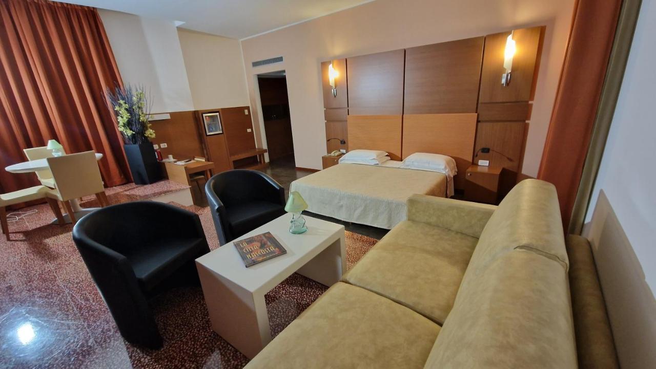 Bella Italia Palace Hotel Νοβάρα Εξωτερικό φωτογραφία