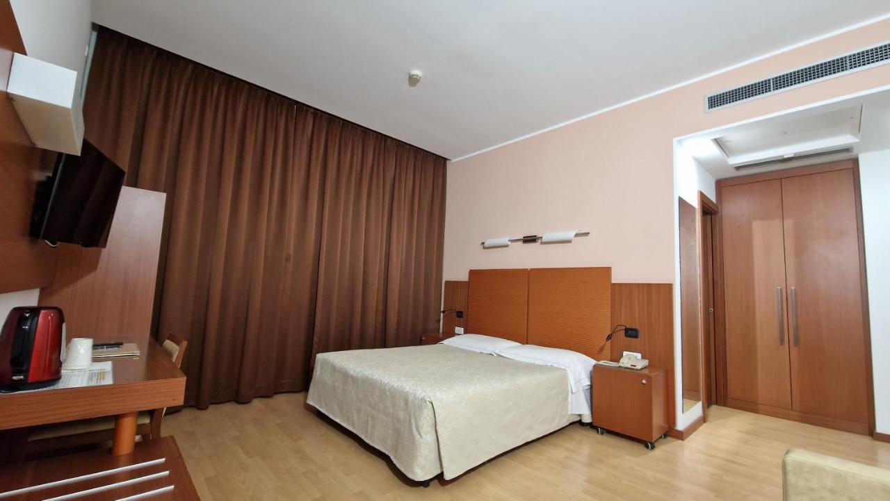 Bella Italia Palace Hotel Νοβάρα Εξωτερικό φωτογραφία