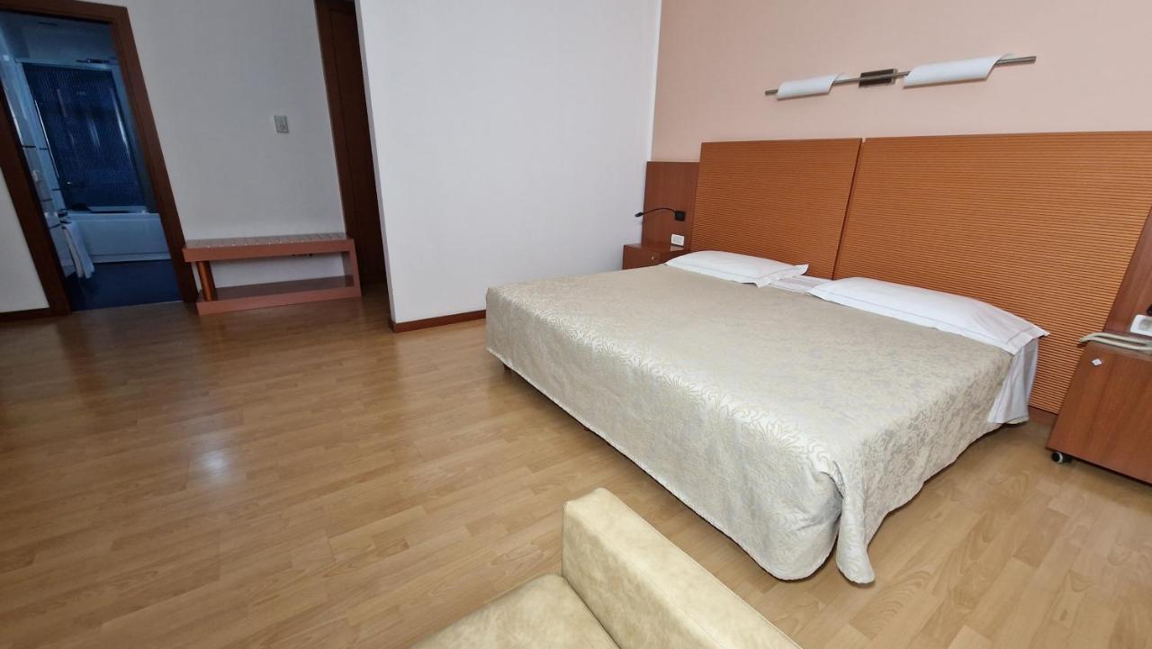 Bella Italia Palace Hotel Νοβάρα Εξωτερικό φωτογραφία
