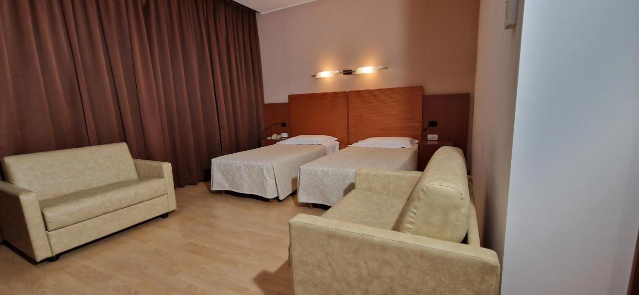 Bella Italia Palace Hotel Νοβάρα Εξωτερικό φωτογραφία