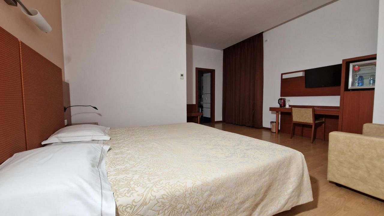 Bella Italia Palace Hotel Νοβάρα Εξωτερικό φωτογραφία