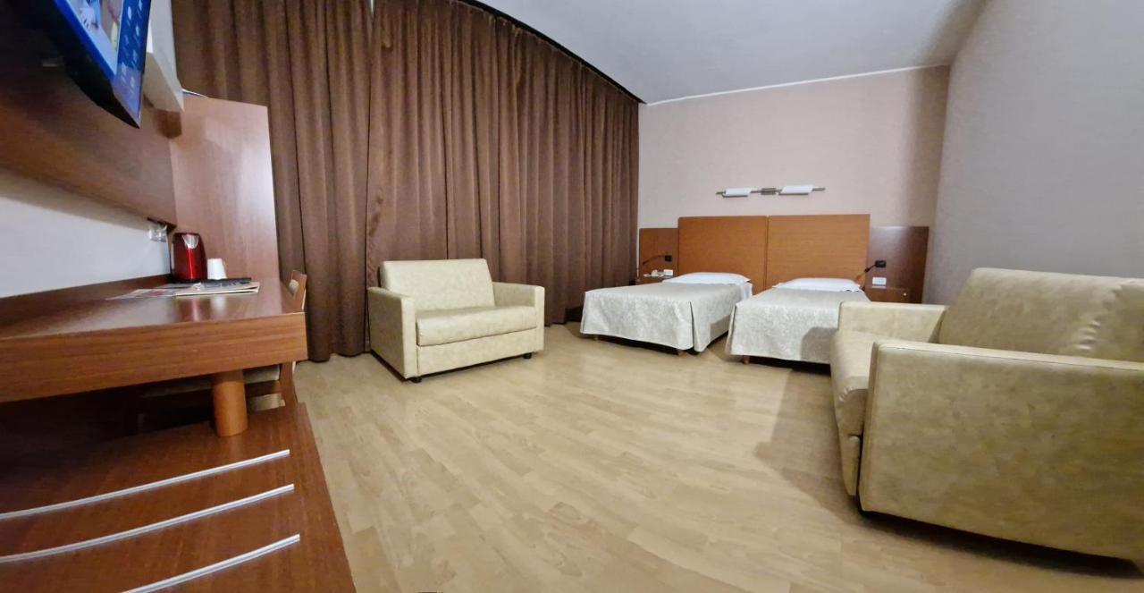 Bella Italia Palace Hotel Νοβάρα Εξωτερικό φωτογραφία