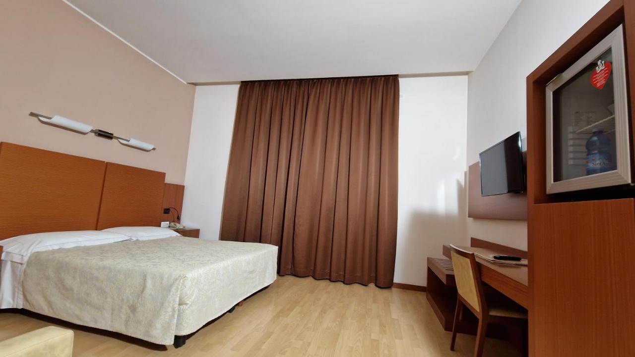 Bella Italia Palace Hotel Νοβάρα Εξωτερικό φωτογραφία