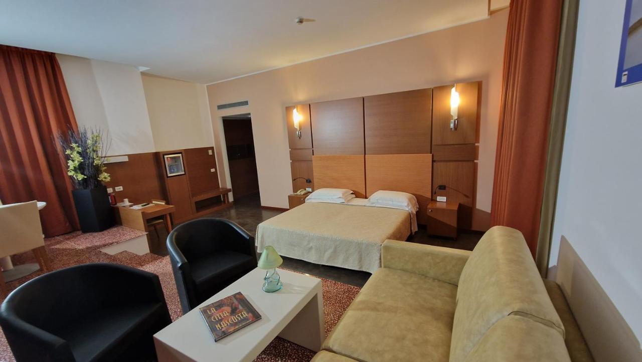 Bella Italia Palace Hotel Νοβάρα Εξωτερικό φωτογραφία