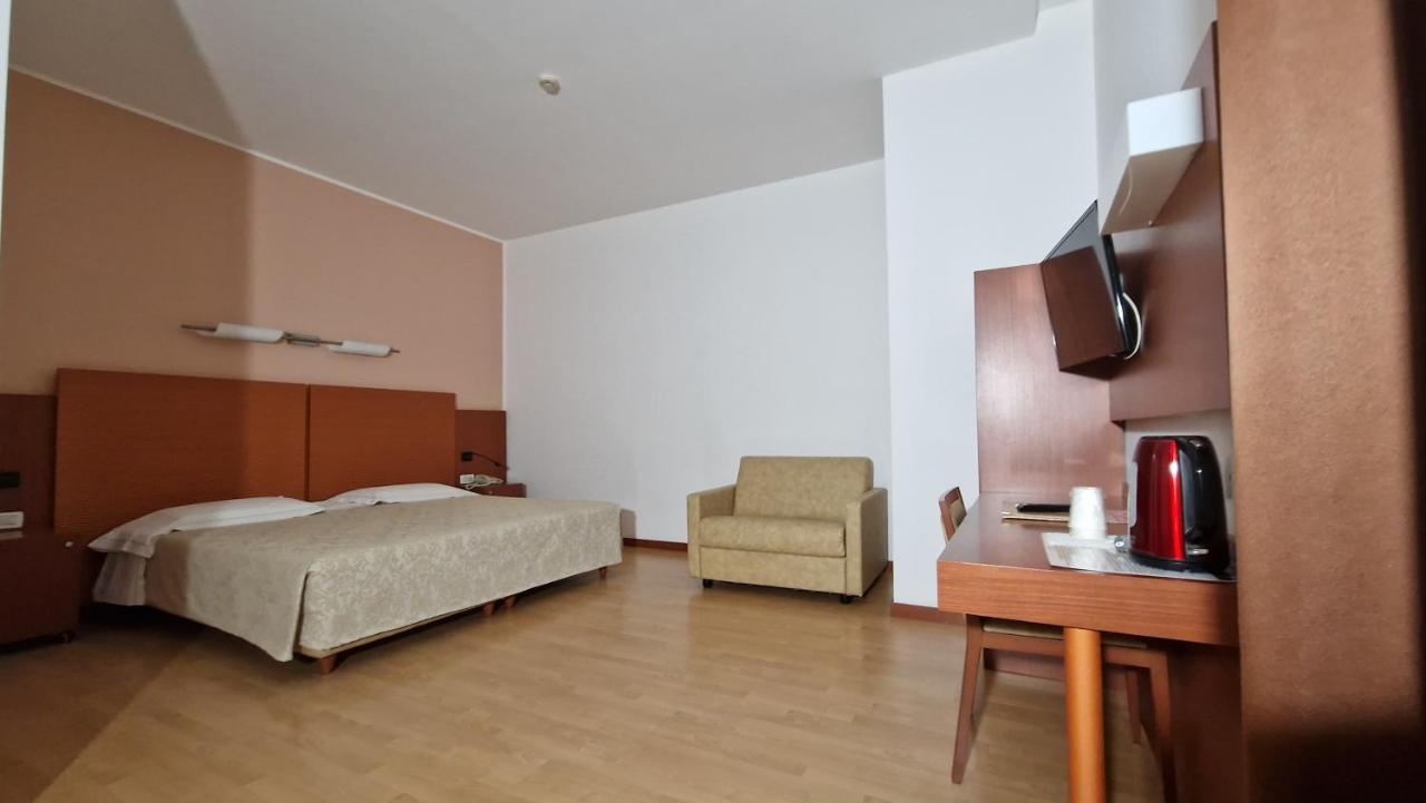 Bella Italia Palace Hotel Νοβάρα Εξωτερικό φωτογραφία