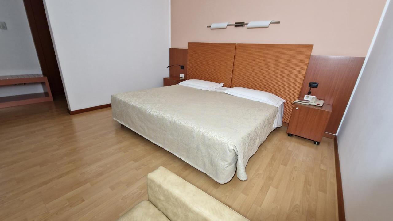 Bella Italia Palace Hotel Νοβάρα Εξωτερικό φωτογραφία