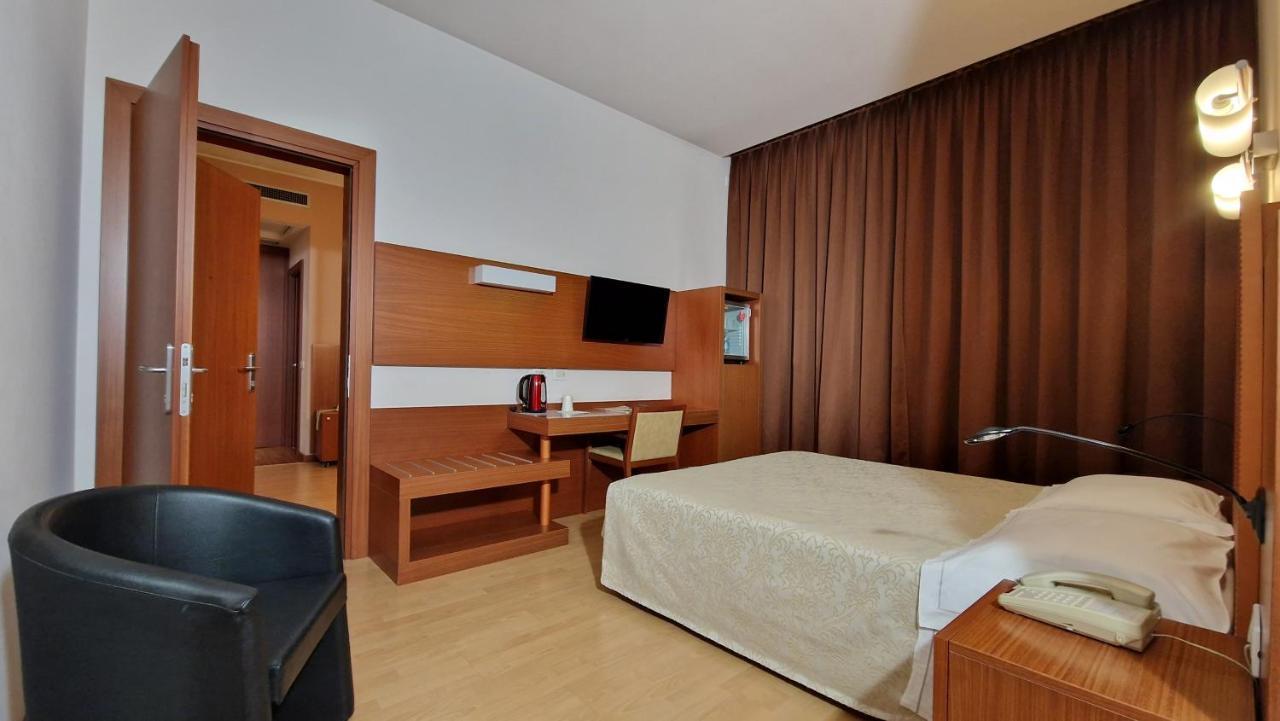 Bella Italia Palace Hotel Νοβάρα Εξωτερικό φωτογραφία