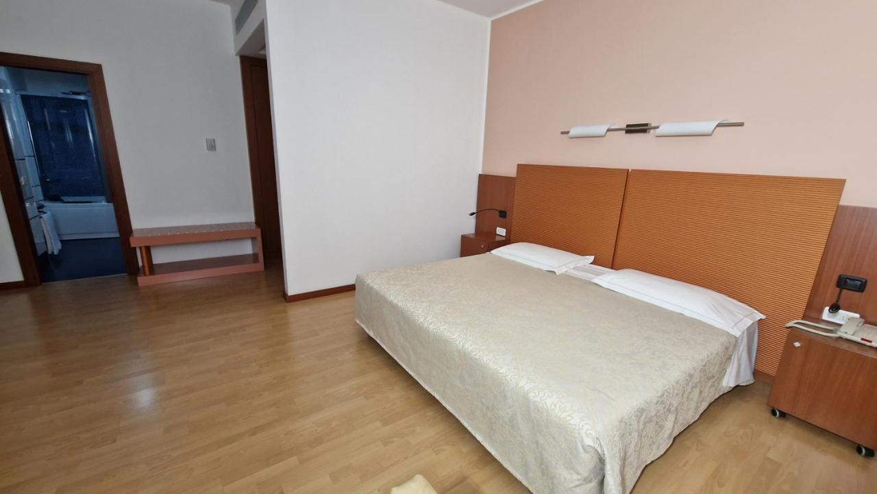 Bella Italia Palace Hotel Νοβάρα Εξωτερικό φωτογραφία