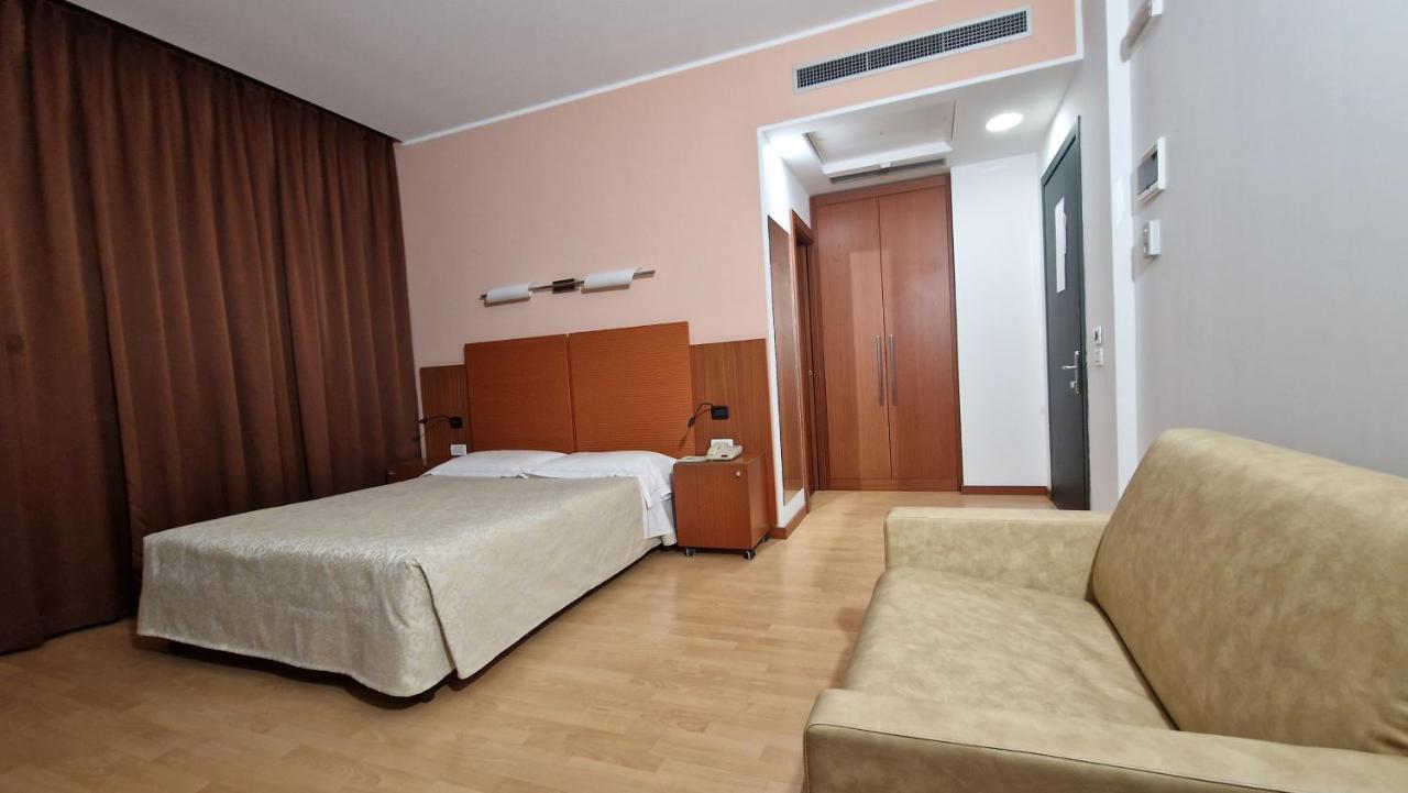 Bella Italia Palace Hotel Νοβάρα Εξωτερικό φωτογραφία
