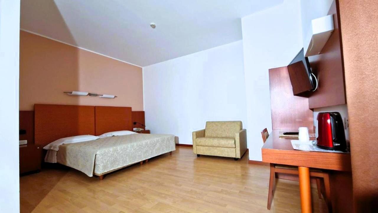 Bella Italia Palace Hotel Νοβάρα Εξωτερικό φωτογραφία