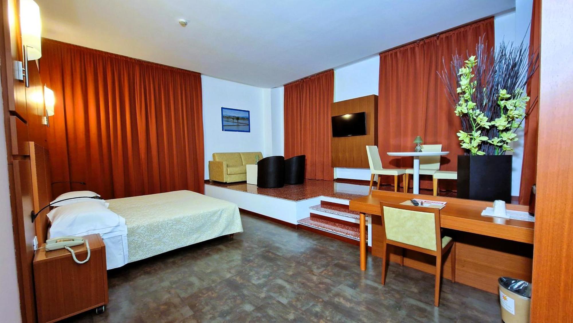 Bella Italia Palace Hotel Νοβάρα Εξωτερικό φωτογραφία