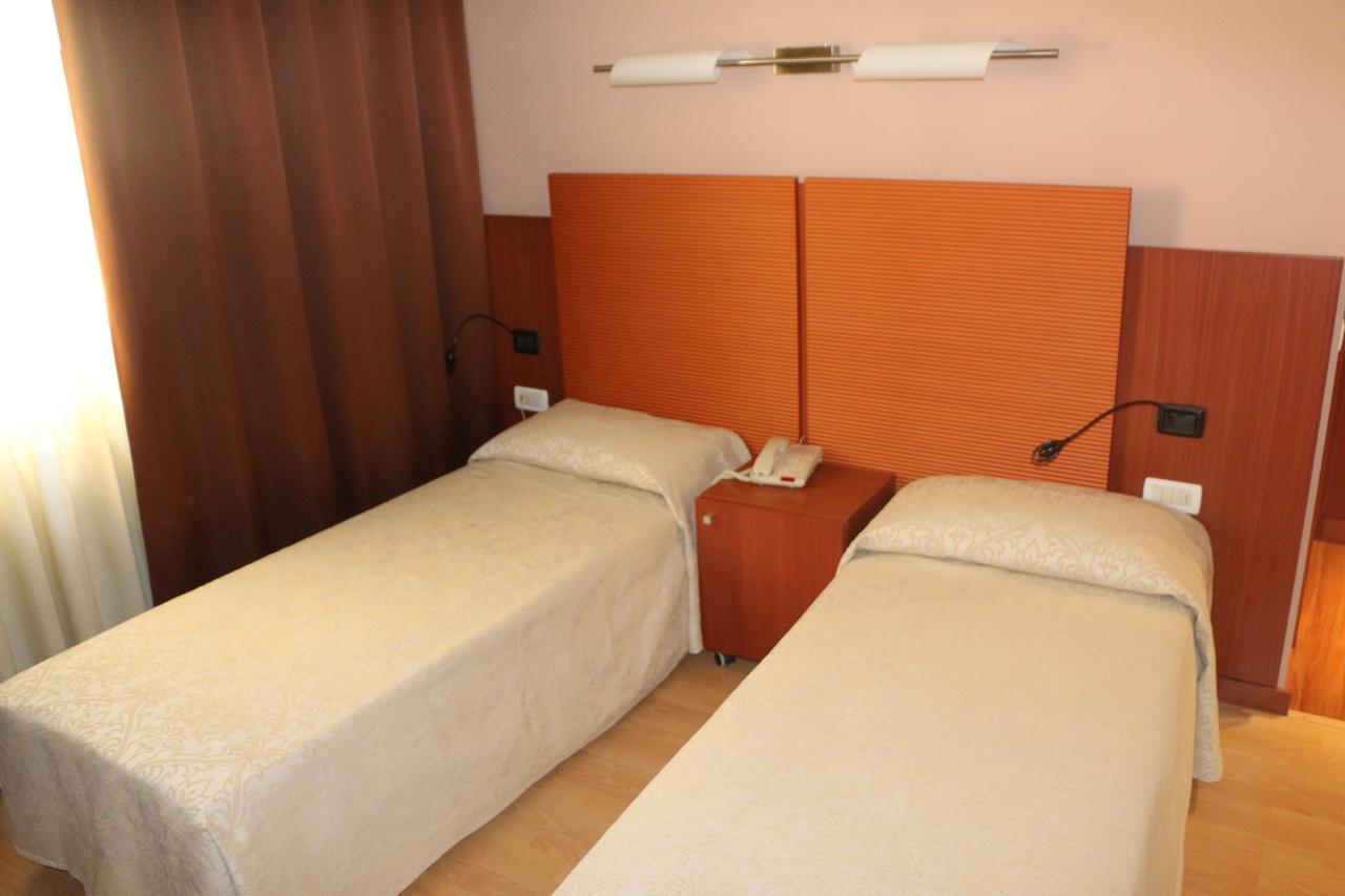 Bella Italia Palace Hotel Νοβάρα Εξωτερικό φωτογραφία