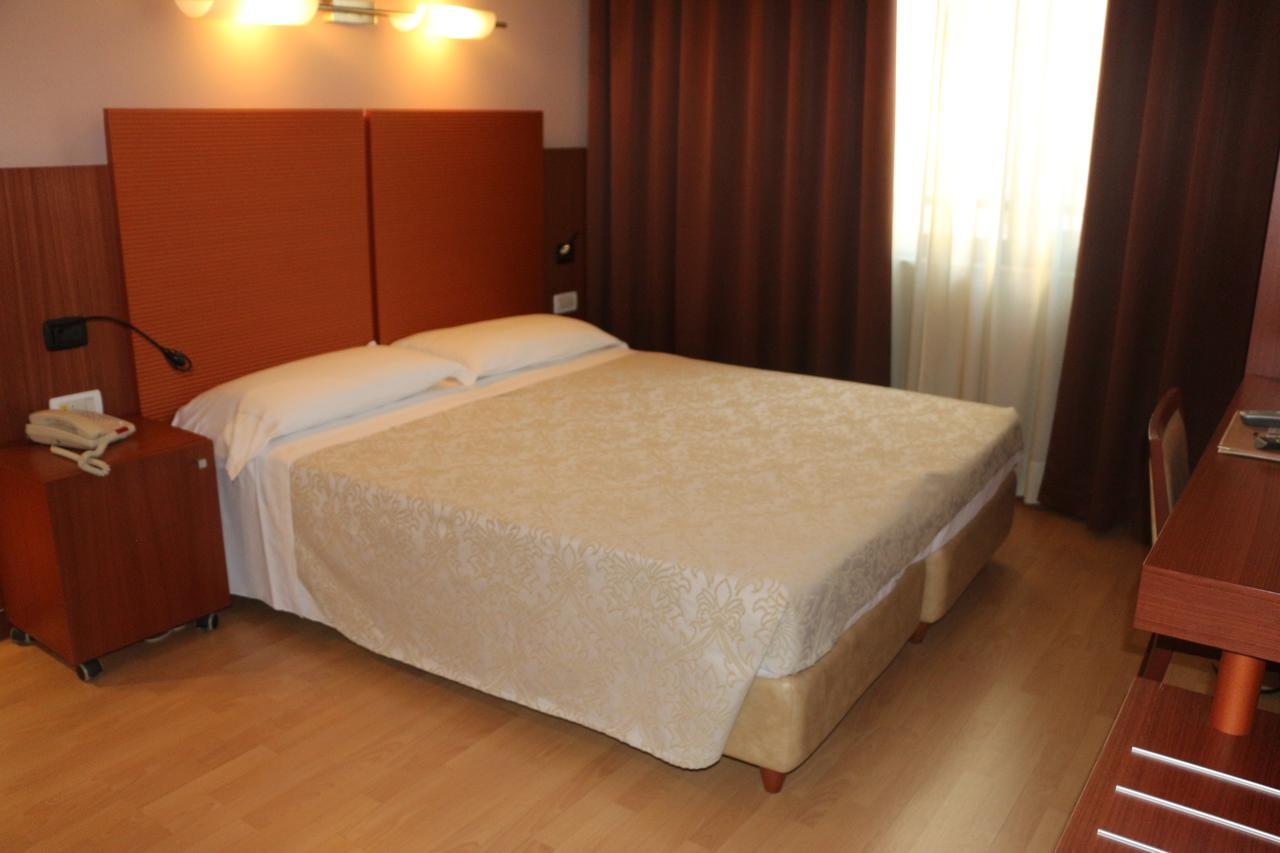 Bella Italia Palace Hotel Νοβάρα Εξωτερικό φωτογραφία